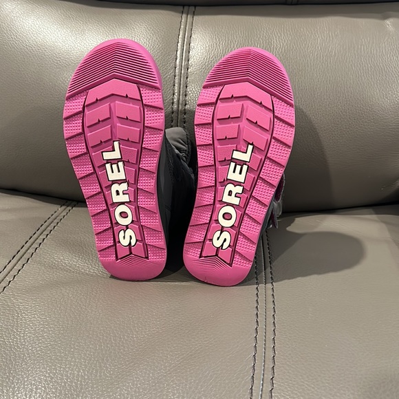 SOREL waterproof boots for girls 👧🏼 - Picture 3 of 4